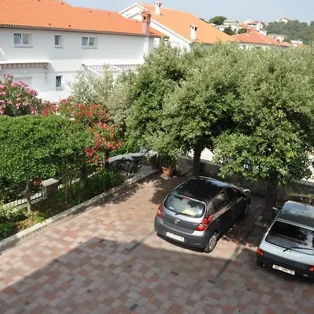 Mis Rab Apartment *
