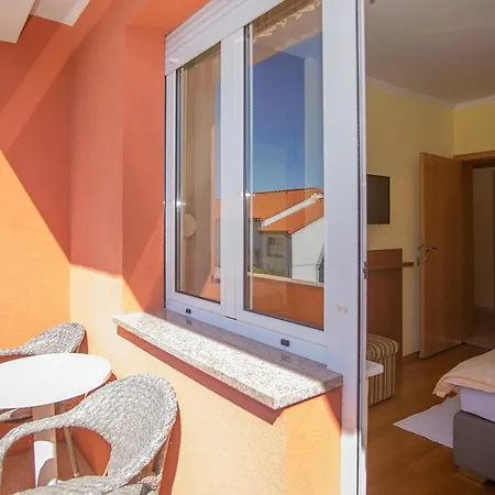 Apartment Mis Rab Palit