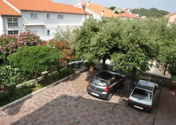 Mis Rab Apartament *